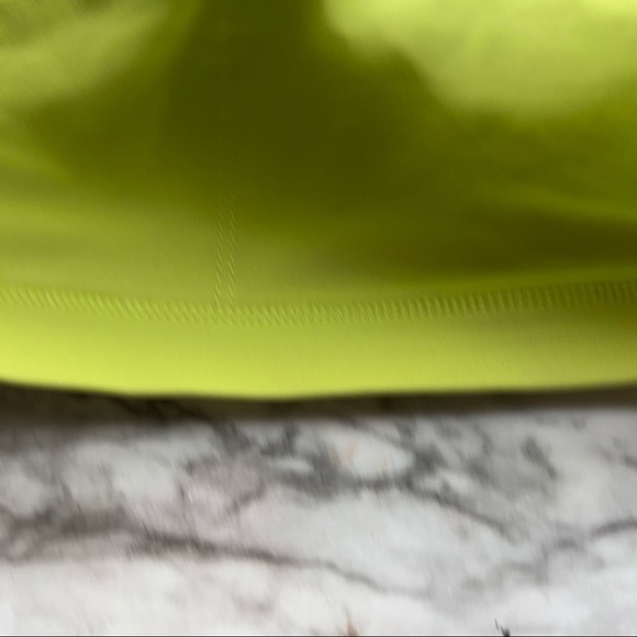 ❤️ Fabletics Lime Green Racerback Sports Bra - Picture 6 of 7
